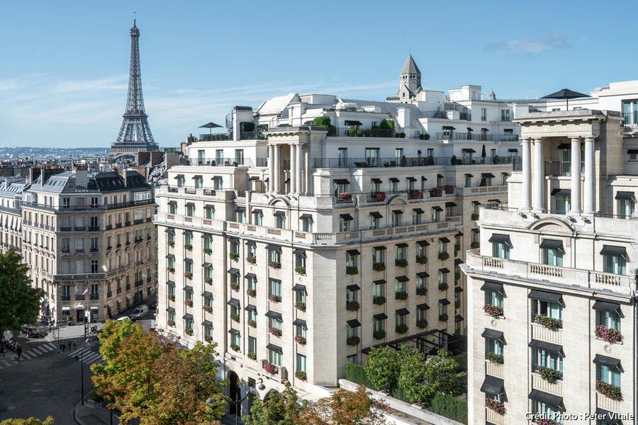 Fachada del Hotel George V, en París