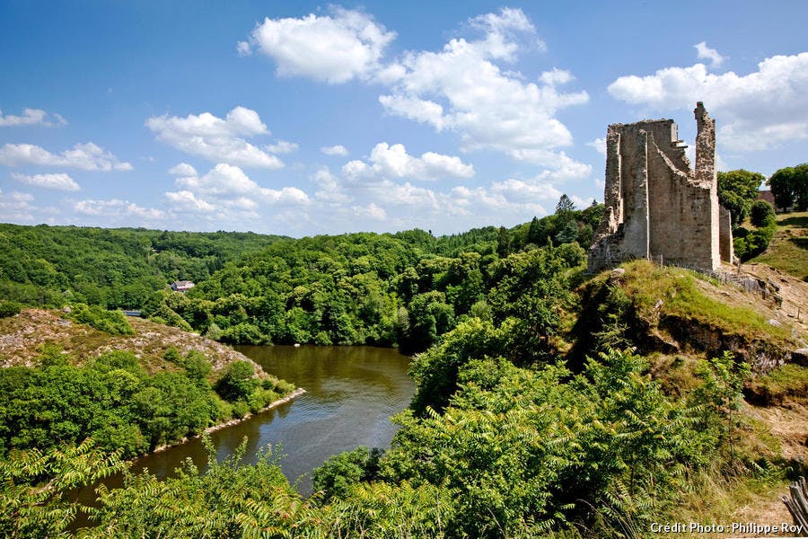 Los restos del castillo medieval de Crozant, en Creuse
