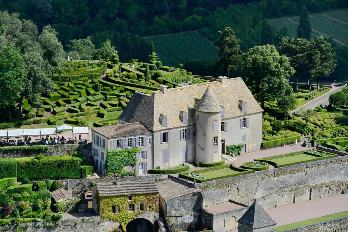 El castillo de Marqueyssac, colgado de sus jardines