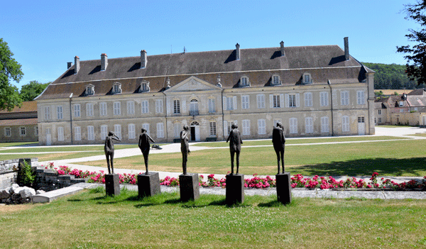 Estatuas en la Abbaye d'Auberive Haute Marne Champagne