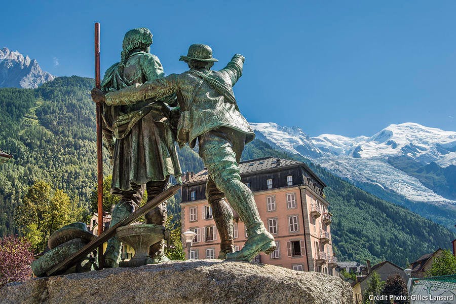 Escultura de Saussure y Balmat en Chamonix