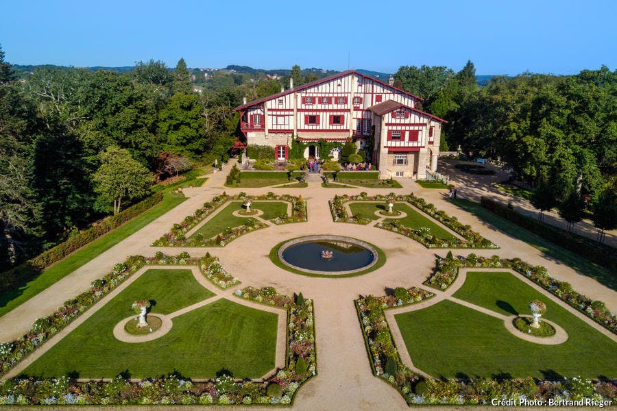 Villa Arnaga de Edmond Rostand, en Cambo-les-Bains, en el País Vasco