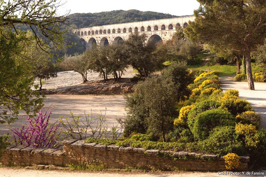 Pont du Gard y paisaje de garriga 