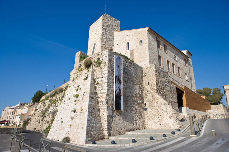 Museo Picasso en el antiguo gran castillo de piedra Grimaldi