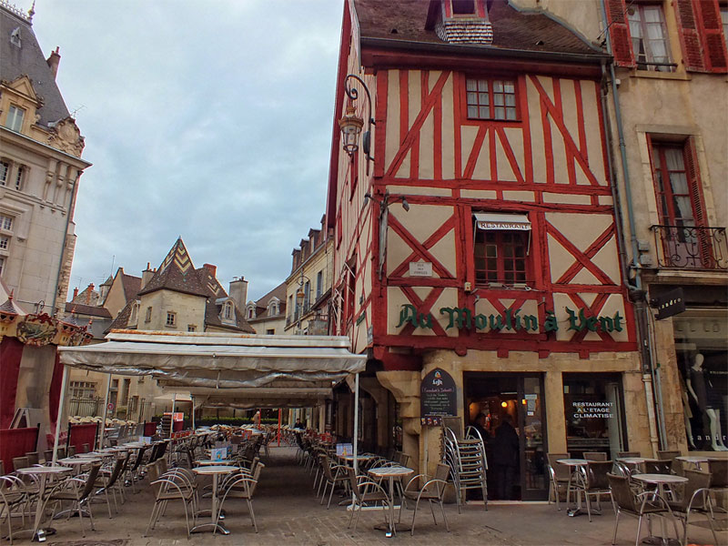 Edificios medievales en la ciudad de Dijon.