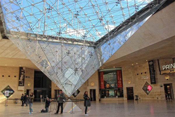 carrusel-piramide-louvre