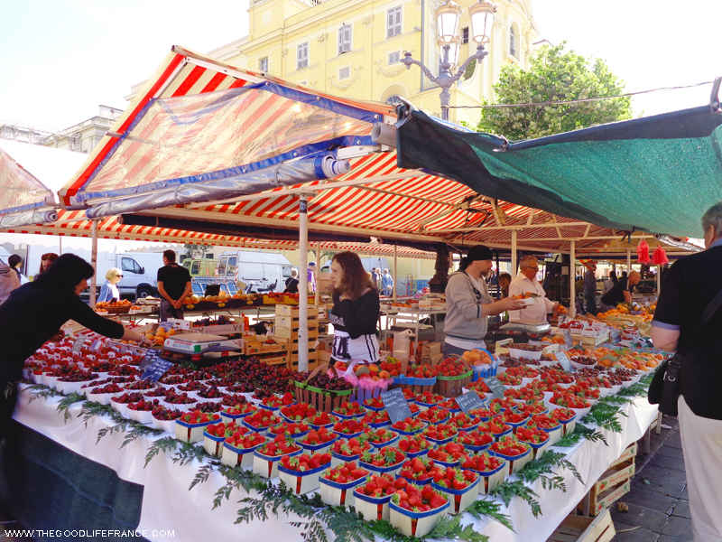 Puesto de fresas de Cours Saleya