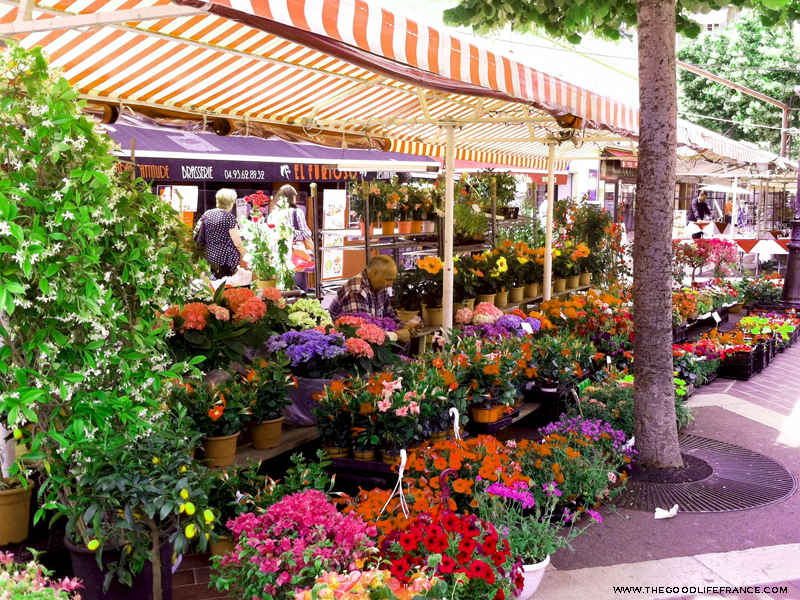 Cours Saleya Puesto de flores en el mercado de Niza