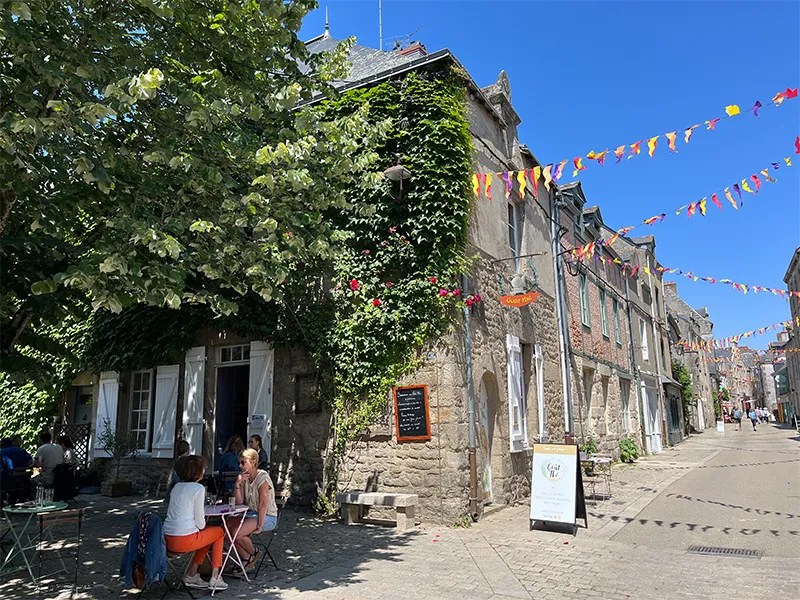 Bonitas calles de casas de granito en Guérande
