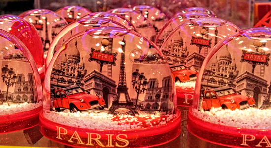 perfect-paris-snow-globe