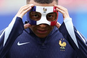 ¿Por qué Mbappé usa mascarilla?